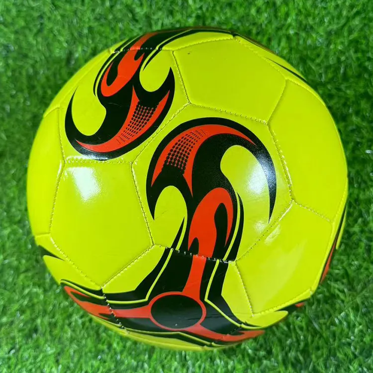 Gümrükleme çevre dostu Pvc malzeme futbol topu özelleştirilmiş ağırlık numarası 4 futbol topu