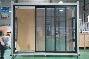 Diseño moderno Balcón Puerta <span class=keywords><strong>corredera</strong></span> de vidrio Insonorizado Patio A prueba de huracanes Partición de aleación de aluminio Color negro - Product Image 5