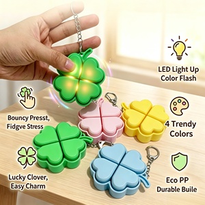 Porte-clés LED trèfle à quatre feuilles porte-bonheur, jouet anti-stress à boutons clic-clac, jouet anti-anxiété pour pendentif de sac à dos, cadeau de fête - Product Image 1