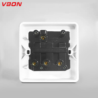 VBQN 86 Panel 3 Gang 2 Way Interrupteurs muraux Gamme UK Mur blanc Interrupteur de lumière ondulé moderne