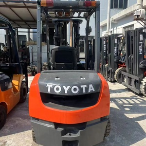 Minicargadora Usada en Japón a Bajo Precio, de 2.5/3.5/5 Toneladas, 3 Mástiles, 4.5m, para Hoteles, Tiendas de Materiales de Construcción y Plantas de Manufactura - Product Image 1