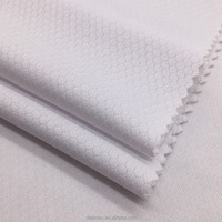 Delantex Weißes Polyester-Wabenstruktur-Gewebe Leichtes Atmungsaktives Sportjersey-Stoff für Fußballtrikots Outdoor-Futter T-Shirts