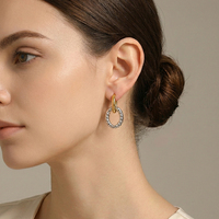 Ensemble de bijoux européen et américain en acier inoxydable plaqué or 18 carats avec collier, bracelet, boucles d'oreilles et bague en fil de soie