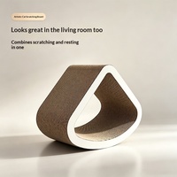 Griffoir pour chat en carton ondulé en gros, maison triangulaire pour chat avec ouverture arrondie pour chats d'intérieur, fourniture OEM