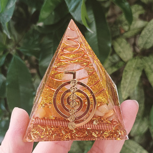 Pyramide de galets de cristal en résine époxy, ornement de bureau, décoration d'aquarium, boule rose, topaze en spirale - Product Image 1