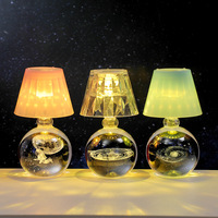 Lampe de nuit en verre lumineux Lampe de table de chambre à coucher Lampe d'ambiance Créative Boule de cristal sculptée en 3D Décoration de bureau pratique Étude