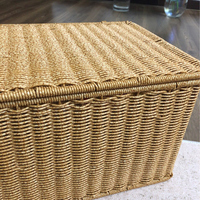 Panier de pique-nique en rotin plastique pas cher avec couvercle et poignées, bac de rangement en osier marron, panier de rangement en rotin naturel tissé en PP