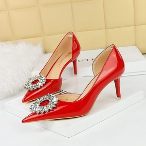 Nuevos Zapatos de Tacón Alto 2023 en Oferta, Tacones Finos, Corte Bajo, Punta Puntiaguda, Cuero Patentado, Laterales Calados, Hebilla con Pedrería, Zapatos de Una Sola Pieza - Product Image 4