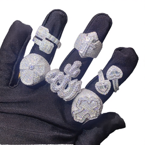 Anillo de Plata de Ley 925 con Moissanita Redonda de Corte Brillante, Chapado en Rodio, con Incrustaciones de Diamantes, Estilo Hip Hop, Personalizable para Hombre - Product Image 1