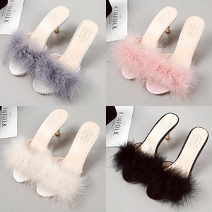 Sandales pour femmes Sabots et <span class=keywords><strong>mules</strong></span> Chaussures sexy Fourrure Plume Grande taille Escarpins Bout ouvert Sexy Doux Mariage Cuir verni Plume Uni - Product Image 2
