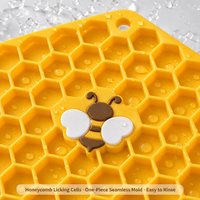Tapis de léchage hexagonal en silicone alvéolé portable pour animaux de compagnie, distributeur lent pour chiens et chats (aliments humides) - Vente en gros