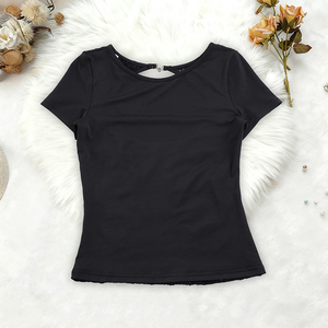 Haut court noir à manches courtes pour femme, dos en dentelle avec découpe transparente, col rond, style punk streetwear, nouvelle collection été 2026 - Product Image 6