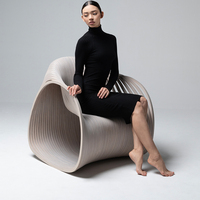 Chaise simple en bois massif tabouret de siège de forme spéciale design espace maison villa chambre d'hôtel chaise de repos