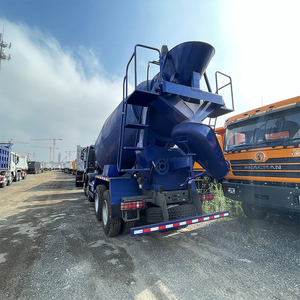 Camion malaxeur à <span class=keywords><strong>béton</strong></span> Howo NX 8*4, très demandé, idéal pour le transport de ciment et les grands travaux d'infrastructure - Product Image 3