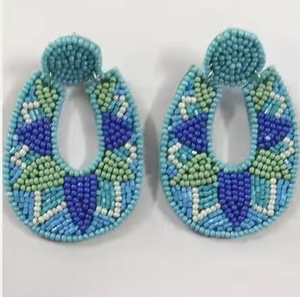 Hermosos y atractivos pendientes de cuentas de color rosa del fabricante indio, cuentas de vidrio hechas a mano, anillos de oreja de tela de la India - Product Image 2