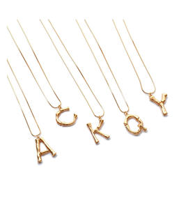 Collar con Colgante de Letra Inicial de Bambú Grande de la A a la Z Dorado en Oferta para Unisex - Product Image 2