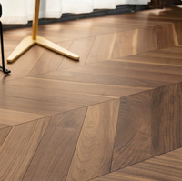 Parquet en bois d'ingénierie huilé en noyer américain à chevrons pour la décoration intérieure du salon