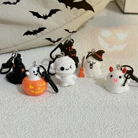 Nieuw ontwerp Zoete en coole kleine spook sleutelhanger charms 3D spookthema hartvormige hanger Halloween studenten aangepaste charms