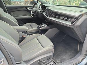 <span class=keywords><strong>Audi</strong></span> Q4 E-tron 40 SUV électrique d'occasion 2024, longue autonomie, véhicule électrique intelligent, prêt à l'exportation, gris sur noir - Product Image 5