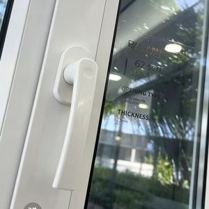 Ventana Corredera de Dos Vías Serie 62 de UPVC con Doble Acristalamiento, Diseño Insonorizado y de Ahorro Energético para Uso en Villas y Apartamentos - Product Image 1