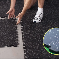 Tapis de sol professionnel en caoutchouc imbriqué à haute densité facile à installer rouleau absorbant les chocs pour la zone de sport