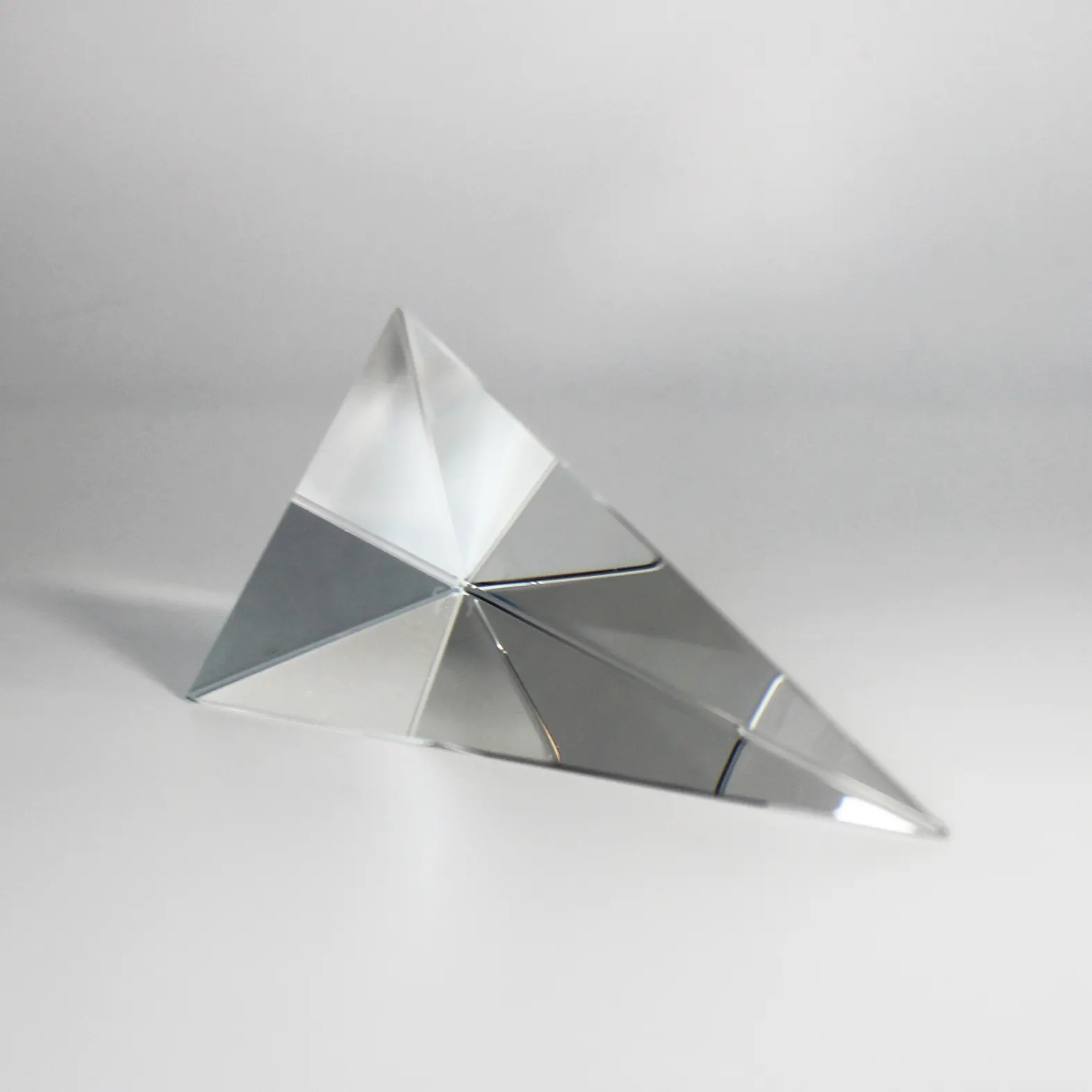 VY optik ücretsiz tasarım BK7 /K9 kuvars/safir piramit Tetrahedral prizma sanat için