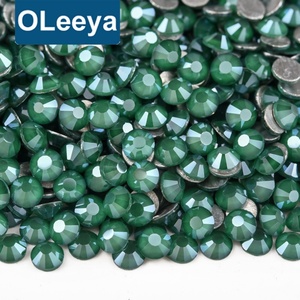 OLeeya Usine Vente en Gros Vert Famille Couleurs Cold Fix Cristaux de Verre Dos Plat Non Hotfix Strass pour la Décoration de Robe - Product Image 1