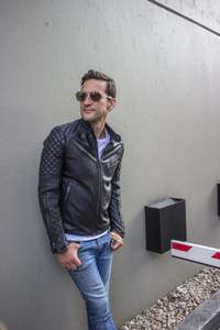 Chaqueta de Motociclista de Cuero Genuino Tejida de Invierno con Camuflaje, Diseño de Motociclista Unisex y Elegante, Cuello Alto, Botones a Presión, Cremallera Completa en la Parte Delantera - Product Image 2