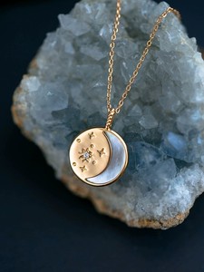 Gioielli alla Moda, Collana con Ciondolo Luna e Stella in Perla Bianca, Catena a Maglia Placcata Oro in Argento Sterling 925 per Donne - Product Image 1
