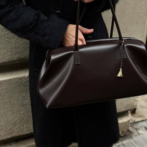 Bolso de Mano Plegable de Moda para Mujer, con Logotipo Metálico, Correa Doble para el Hombro, Material de Cuero Grueso, Personalizado OEM - Product Image 2