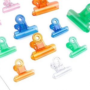 Fournitures de bureau, clips en plastique transparent pour retenir du papier, en couleurs assorties, pour l'organisation quotidienne des documents de l'entreprise - Product Image 1