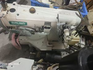 Machine à coudre industrielle d'occasion à grande vitesse pour la découpe de tissus, à commande pneumatique, Interlock Sirubas C007J, moteur 6000 points/minute, épaisseur 8 mm - Product Image 4