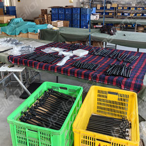 Upsilon - Palo Selfie Extensible para Teléfono, de Aluminio de Alta Calidad, 4 Secciones, Negro, Telescópico, Rotación de 360 Grados, para Viajes - Product Image 5