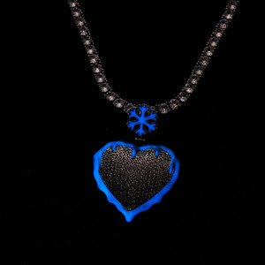 Collana con Ciondolo Luminoso a Forma di Cuore Ghiacciato Hip Hop alla Moda, Placcata Argento con Zirconi per Feste o Regali - Product Image 1