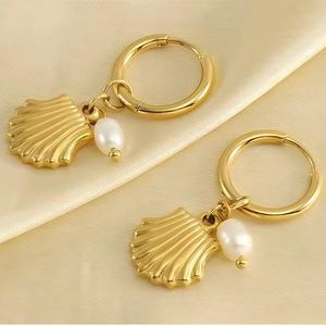 Pendientes de Perlas Naturales de Acero de Titanio, Pendientes de Concha Personalizados de Acero Inoxidable Chapados en Oro de 18K para Mujer, Joyería de Moda - Product Image 3