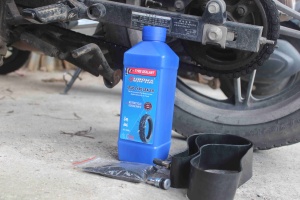 RACING PRINCE 1000ml Cairan Penambal Ban Otomatis Tahan Air Putih, Perekat Perbaikan Velg Ban, Perlengkapan Sepeda Motor - Product Image 4