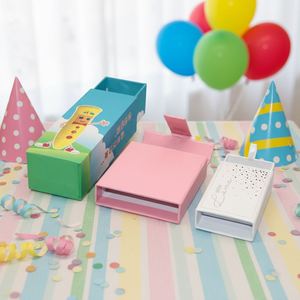 Cajas de regalo rígidas personalizadas con impresión, rectangulares, de cartón, con cinta y diseño a cuatro colores para uso en manualidades y fiestas. - Product Image 1