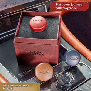 Diffuseur de parfum et désodorisant portable en cuir d'agneau pour voiture de luxe - Évaporation naturelle - Product Image 2