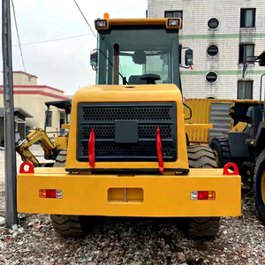 Chargeuse sur pneus d'occasion de 3 tonnes avec moteur Yuchai de 92 kW et godet de 2,0 m³ pour les opérations de construction et de manutention de matériaux - Product Image 1
