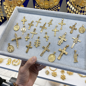 Liontin Salib Religius Baja Anti Karat Lapis Emas PVD 18K Aneka Model Grosir, Tahan Kusam, Perhiasan Cantik - Product Image 1
