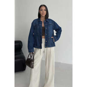 Veste en jean simple bleu foncé en coton lavable pour femme avec détails de poches - Product Image 3