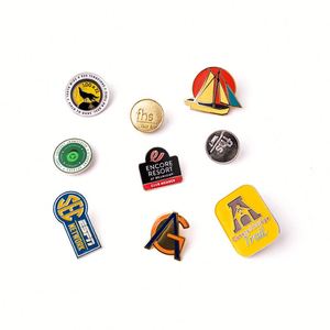 Épingles en émail personnalisées mignonnes pour les collectionneurs Épinglettes en émail doux et dur Dessins de badges inspirés de l'anime et cadeaux personnalisés - Product Image 4