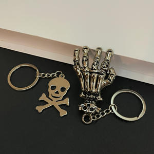 Gantungan Kunci Halloween yang Dapat Disesuaikan Desain Kerangka Setan Vintage Logam Liontin Kecil Carabiner Kerajinan Paduan Seng untuk Fashionable - Product Image 2