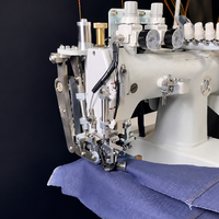 Machine à coudre automatique VMA pour jeans, avec système de coupe et alimentation par bras, dotée d'un capteur de reconnaissance pour matériaux lourds