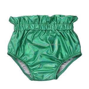 Pantaloncini Bloomer Personalizzati OEM per Bambini in Tessuto Similpelle Tinta Unita con Stampa e Vita Arricciata per Bambine e Bambini - Product Image 4