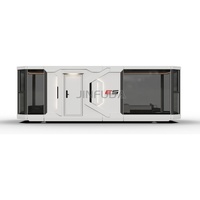 Capsule spatiale préfabriquée en verre avec vue panoramique, surélevée pour terrains accidentés, idéale pour hôtels et villas