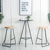 Combinaison de chaise de table haute de bar en fer forgé commerciale simple moderne haut bar rond maison balcon loisirs table nordique