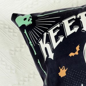 Housse de coussin vintage pour Halloween, 4 pièces, motif chat, crâne, chauve-souris, fantôme, château, en velours doux, décoration de canapé pour intérieur et extérieur - Product Image 4