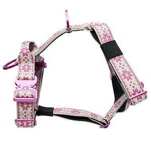 Arnés táctico para perros grandes con tejido jacquard, hebillas de aluminio aeronáutico, acolchado suave, nailon resistente y chaleco ajustable. - Product Image 2