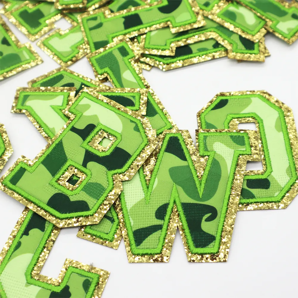 Lettere ricamate in ciniglia verde ferro sulla toppa Applique nome fai-da-te Badge alfabeto paillettes Patch per abbigliamento borse accessori